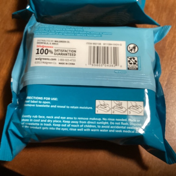 Walgreens Hydrating Makeup Removing Towelettes for sale 25 count each pack NEW - Picture 4 of 5